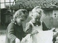 b112 - Grosse Waesche bei Ulrike und Adelheid, ca. 1949 - 01